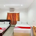 Oyo 304 Zero Hour Hotel