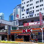 Oyo 304 Zero Hour Hotel