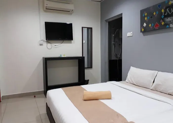 Oyo 304 Zero Hour Hotel