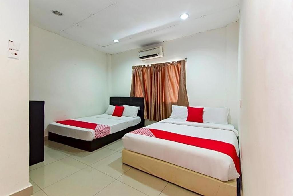 Oyo 304 Zero Hour Hotel 3*